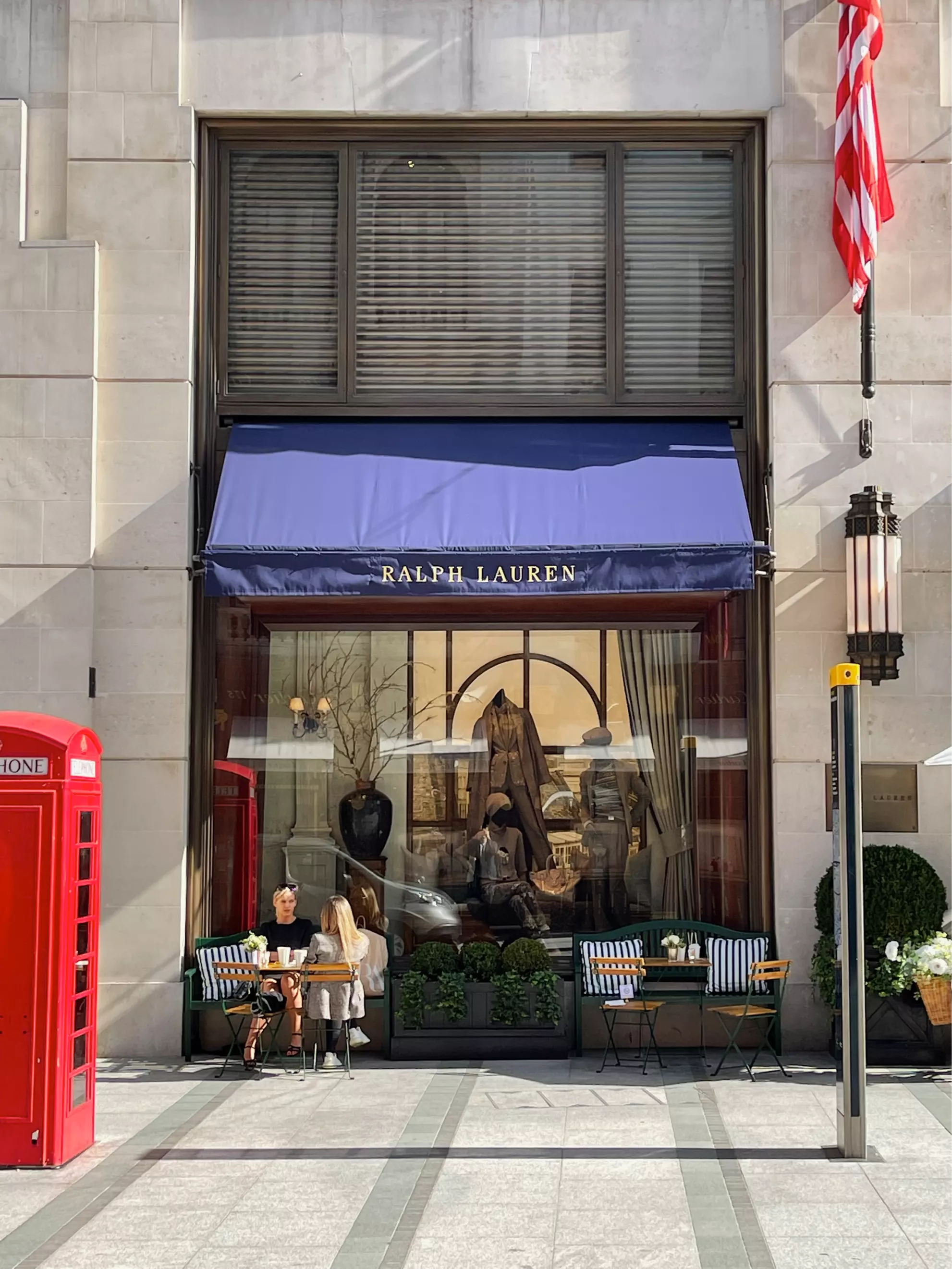 Visual Merchandiser vs Fashion Merchandiser